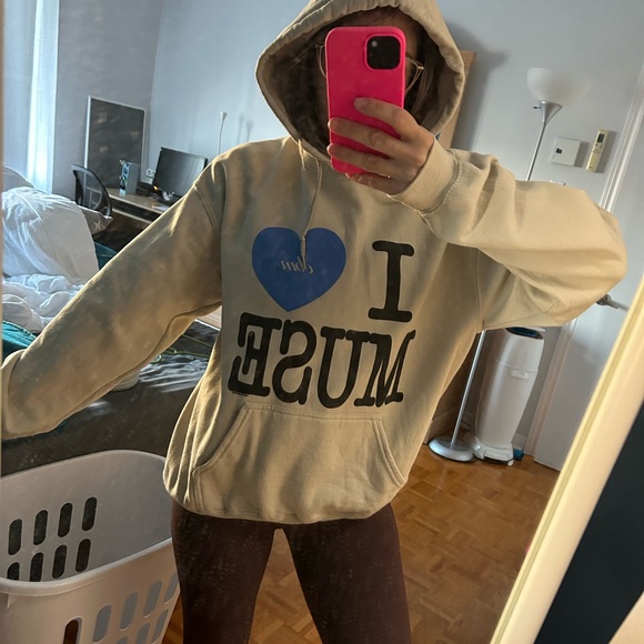 Limited edition hoodie from Curated by muse - Picture 5 of 5